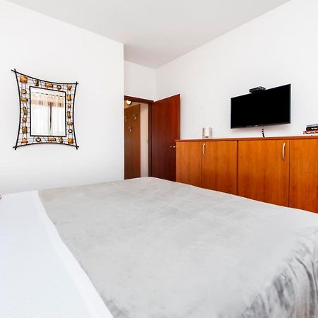 רוביני Apartments Mirela מראה חיצוני תמונה