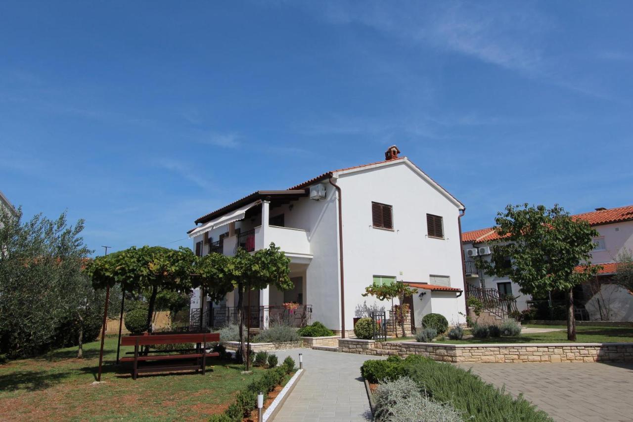רוביני Apartments Mirela מראה חיצוני תמונה