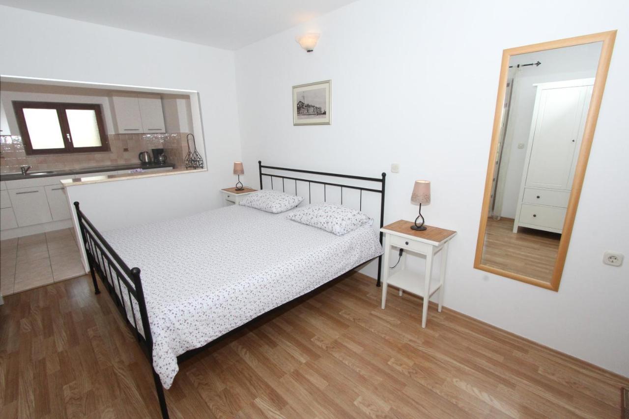 רוביני Apartments Mirela מראה חיצוני תמונה