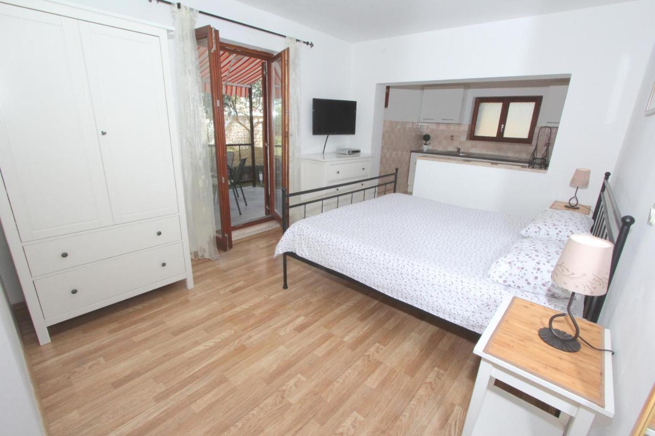 רוביני Apartments Mirela מראה חיצוני תמונה