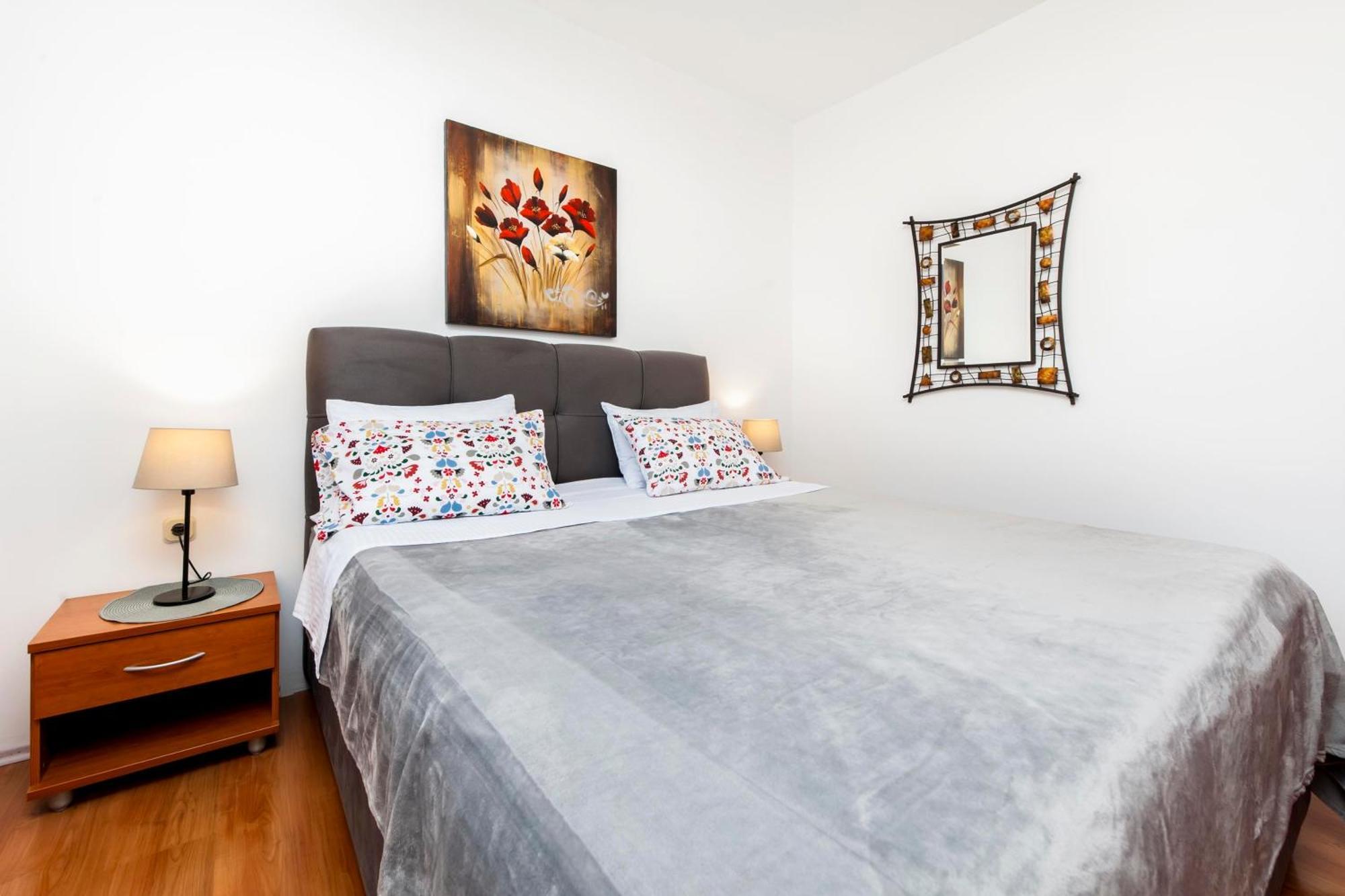 רוביני Apartments Mirela מראה חיצוני תמונה