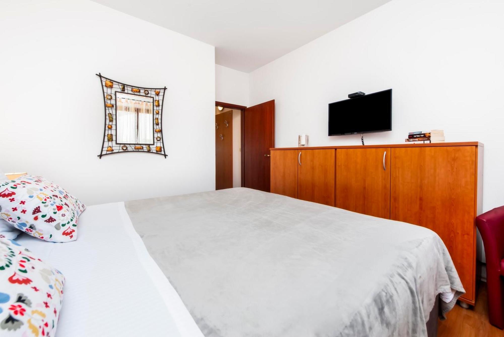 רוביני Apartments Mirela מראה חיצוני תמונה