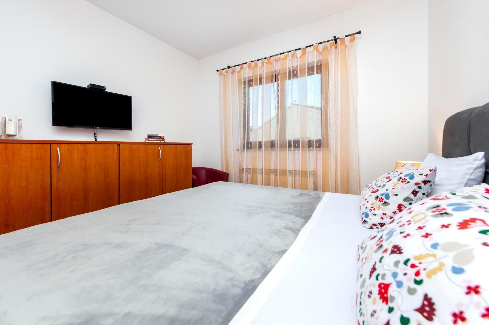 רוביני Apartments Mirela מראה חיצוני תמונה