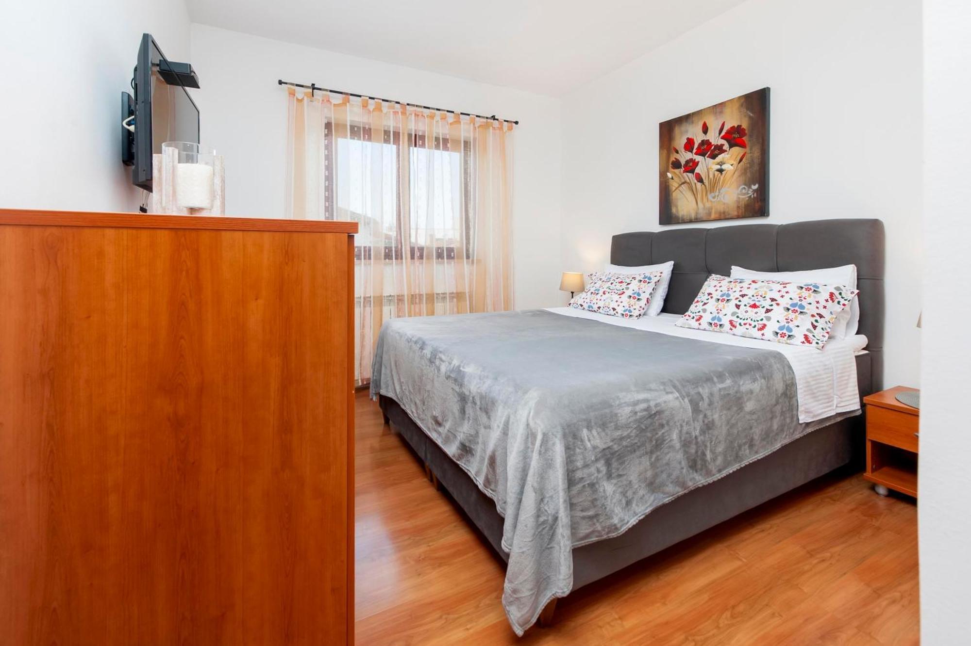 רוביני Apartments Mirela מראה חיצוני תמונה